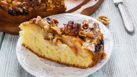 Маслен пикантен ябълков сладкиш