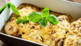 Пилешко с доматен сос и кашкавал