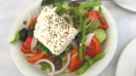 Гръцка салата с козе сирене