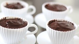 Домашен шоколадов крем с бадеми