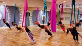 Въздушна йога – новата любима активност на жените