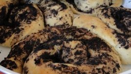 Домашен хляб с маслинова паста