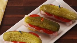 Парти хапки с кисели краставички