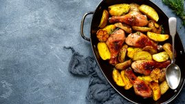 Печени бутчета с пресни картофи и розмарин