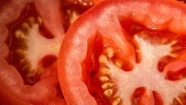 Как да използваме доматите срещу акне 