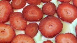 Торта с ягоди и бял шоколад