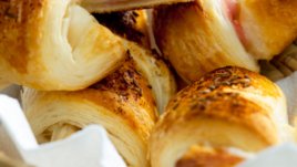 Кроасани с шунка и кашкавал