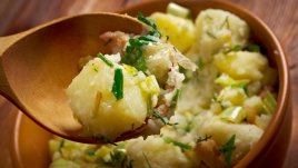 Немска топла картофена салата