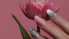 Цветни маникюри за Цветница