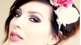 Фин блясък и кадифени цветове в грима за Свети Валентин
