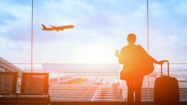 10 неща, които никога да не правите в самолет