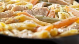 Топла салата с паста