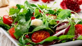 Италианска зелена салата с нар