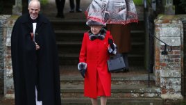 Елизабет II има чадър за всеки тоалет