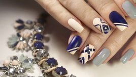 Красиви идеи как да добавите сиво в маникюра 