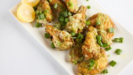 Пилешки крилца с пармезан и чесън