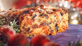 Коледен кекс с череши и стафиди