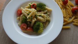 Видео рецепта: Пене с чери домати и броколи