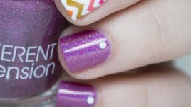 Добавете зигзаг и капси върху ноктите