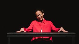 Елена Телбис и Prima Facie: моноспектакъл, който трябва да се види от всеки