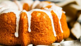 Пикантен кекс с тиква и глазура 