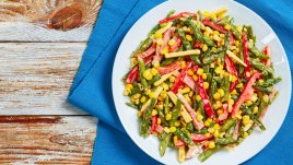 Маринована салата с боб и царевица 