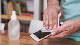 Колко често и как е правилно да дезинфекцирате телефона си?