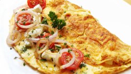 Омлет със спанак, сирене и домати