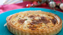 Киш с бекон, тиквичка и кашкавал 