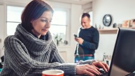 Как да работите от вкъщи с половинката си без да се избиете 