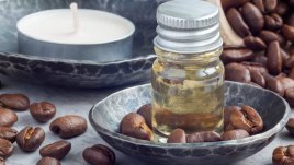 Как маслото от кафе намалява торбичките и тъмните кръгове под очите