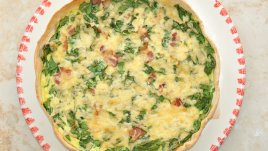 Омлет със спанак, шунка и бекон 