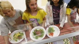 Лесни стъпки, с които да възпитаме у детето любов към храната