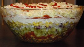 Салата с колбас и царевица