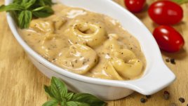Тортелини с домати и пармезан