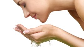 Защо не трябва да използвате течен сапун върху лицето си?