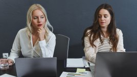 Изолация и разрушаване на връзките: как завистта ни вреди