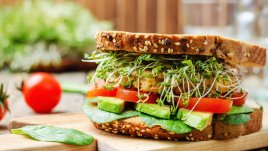 Здравословен сандвич с авокадо 