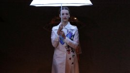 По дрехите посрещат