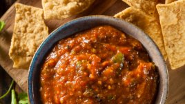 Лют червен сос с много подправки