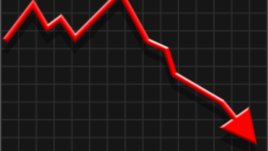 Купуваме евтина храна и носим стари дрехи