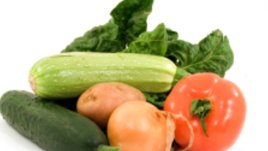 Кои плодове и зеленчуци поемат най-много пестициди