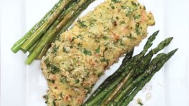 Сьомга с хрупкава коричка и аспержи