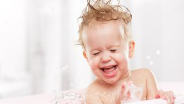 Как да научим детето да се къпе само?