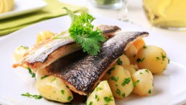 Печена сьомга с картофи и горчица