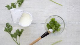 Маска с кисело мляко и магданоз при подпухнали клепачи