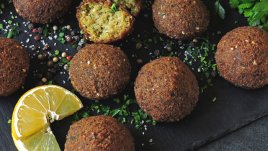 Печени фалафели с лук и чесън