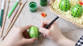 Как да направим великденски яйца като кактуси 