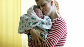 Без снимки на щастливи бебета върху адаптираните млека