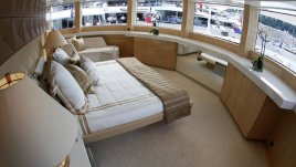 Целувки, прегръдки, секс, и какво още се прави в леглото?